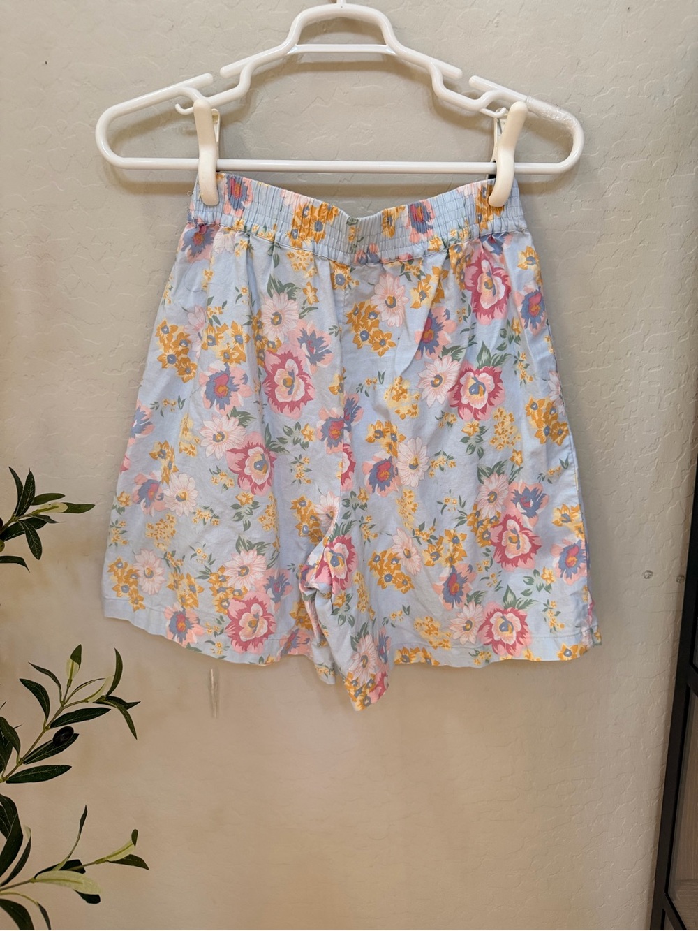 Vintage 90s Karen Scott Floral HighWaist Floral Boho Pastel Bermuda Shorts - Picture 2 of 6